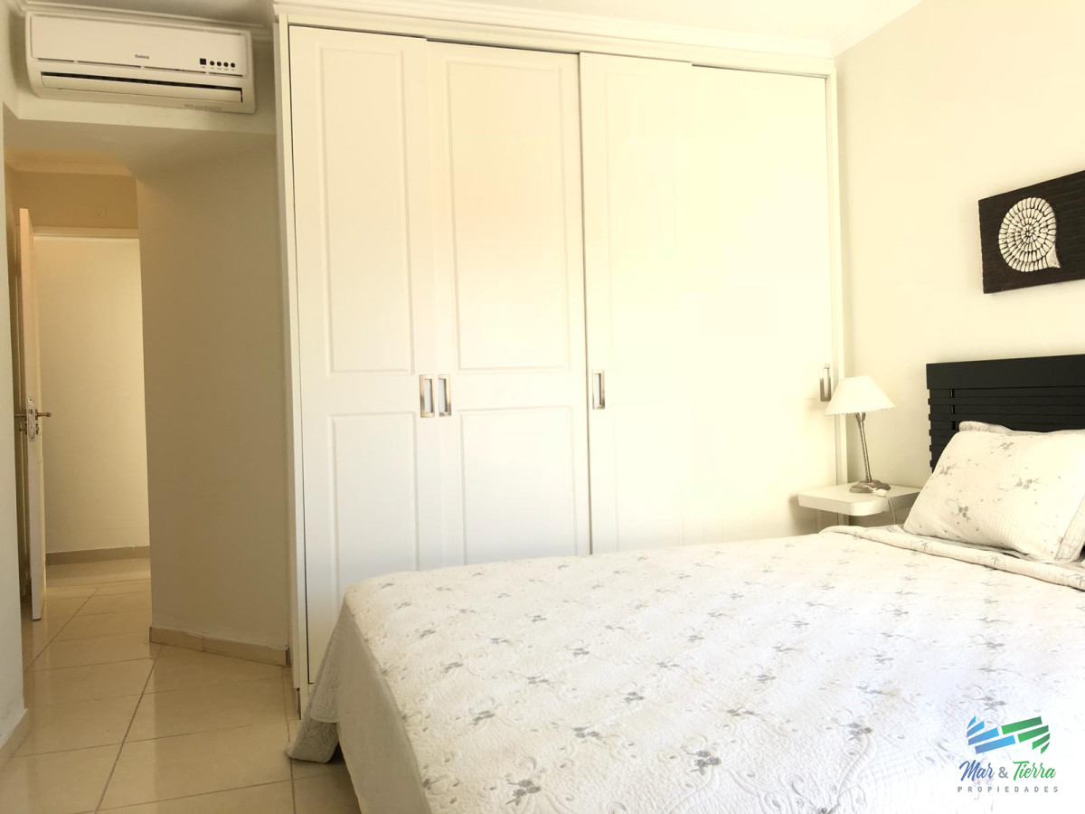 Apartamento ID.2252 - En venta.. excelente oportunidad , edificio con servicios, a pasitos del mar.