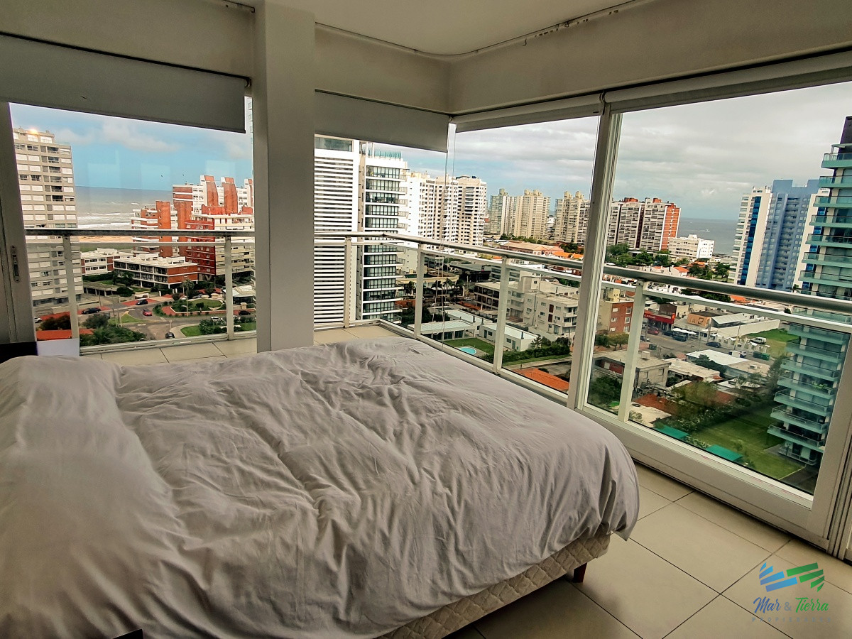 Apartamento ID.7 - Vendo apartamento 3 dormitorios con parrillero propio y servicios en Punta del Este