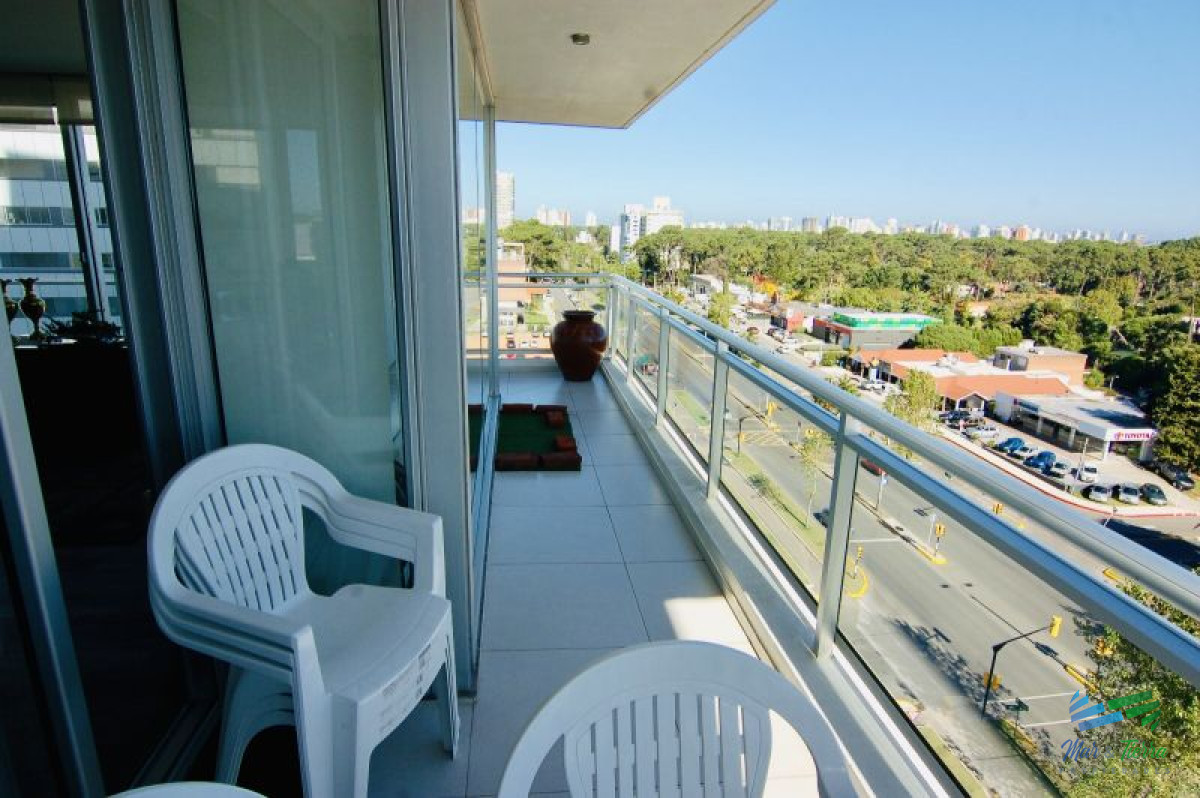 Apartamento ID.2533 - Apartamento 3 dormitorios en venta, Av. Roosevelt, Punta del Este