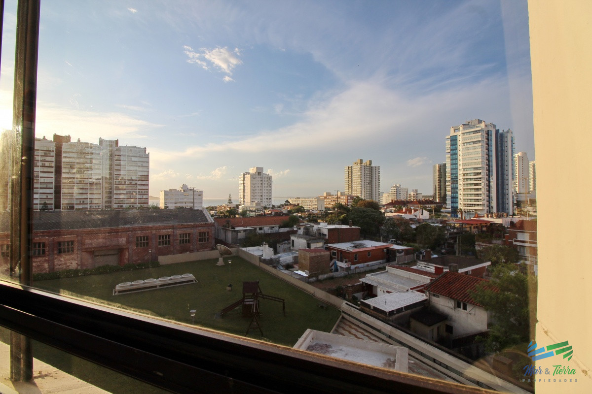 Apartamento ID.1177 - Muy  lindo apartamento ubicado sobre playa brava, cuarto piso,  con ambientes amplios.