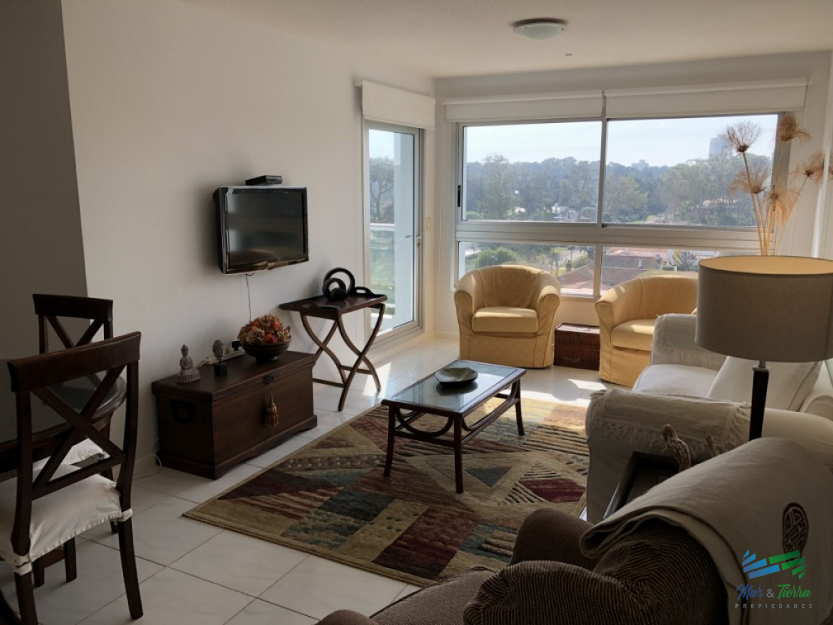 Apartamento ID.2275 - En venta.. piso intermedio, planta amplia muy luminosa, en excelente condiciones.