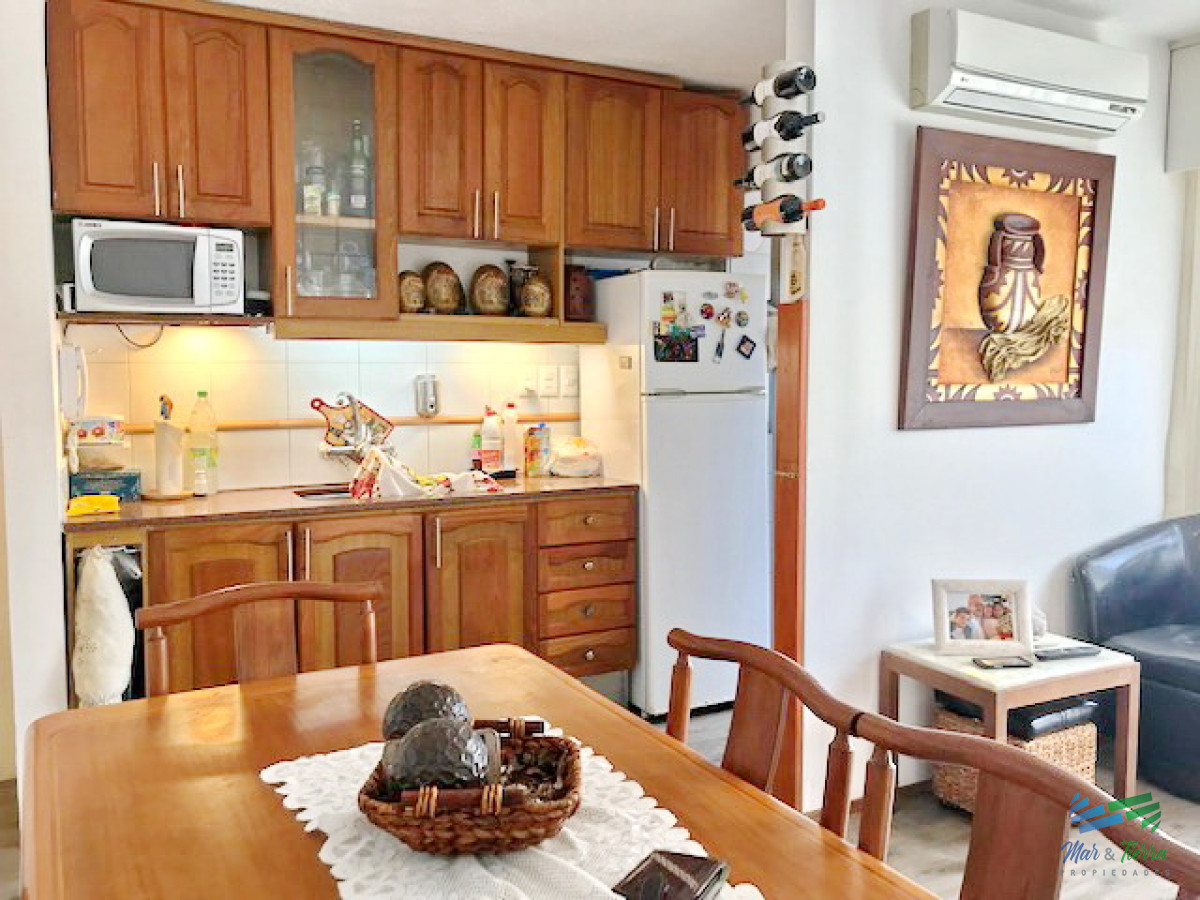 Apartamento ID.2276 - En alquiler apto con excelente ubicación.. a pocos metros del mar y de todos los servicios.