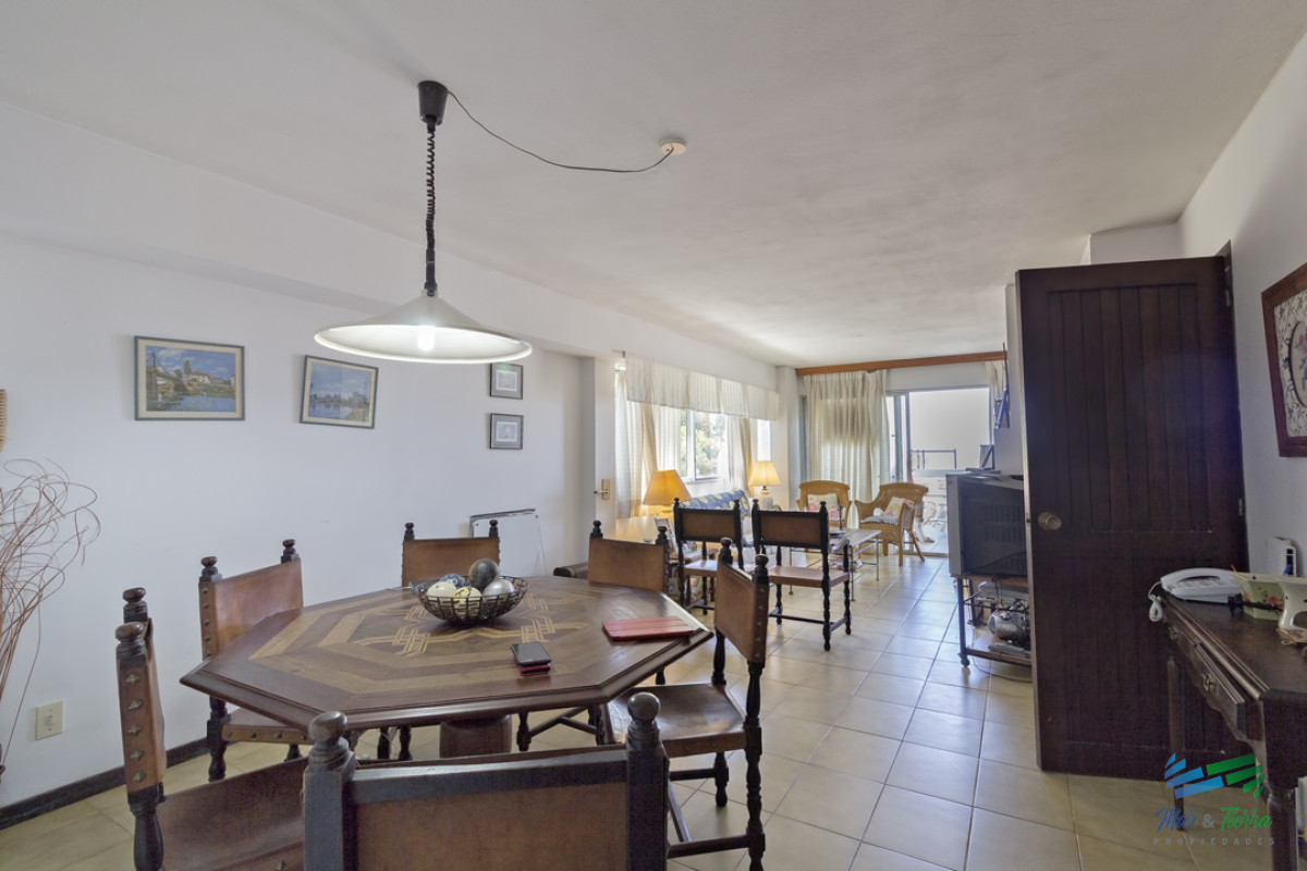 Apartamento ID.2489 - Departamento 3 dormitorios en venta, reciclado, frente al mar, Peninsula, Punta Del Este.