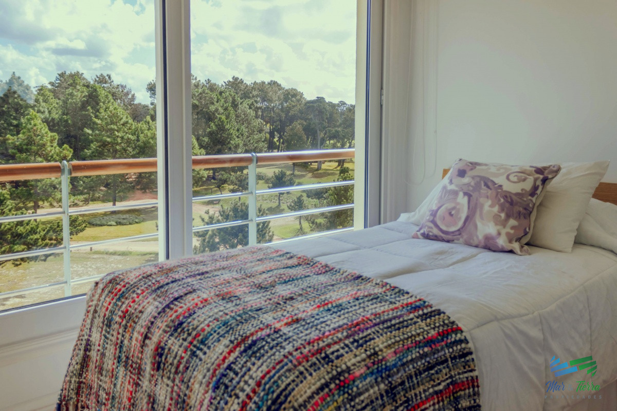 Apartamento ID.3947 - Venta de apartamento dúplex en complejo Veramansa sobre playa Mansa de punta del Este