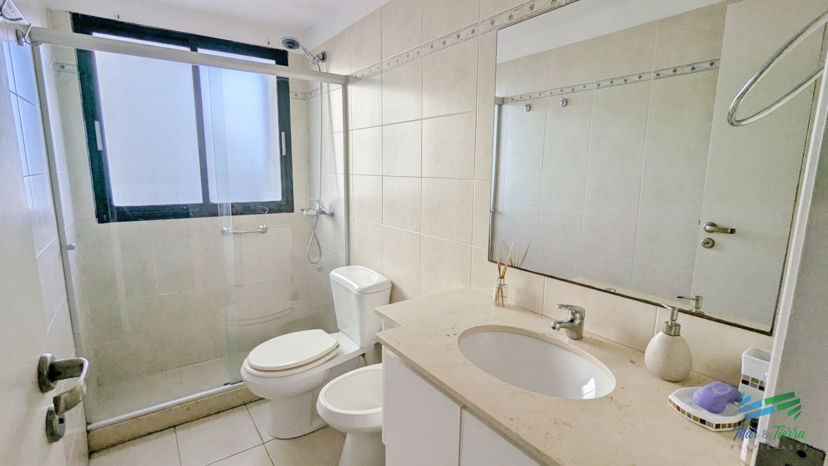 Apartamento ID.2326 - Venta de apartamento 1 dormitorio esquinero con balcon y cochera sobre Roosevelt