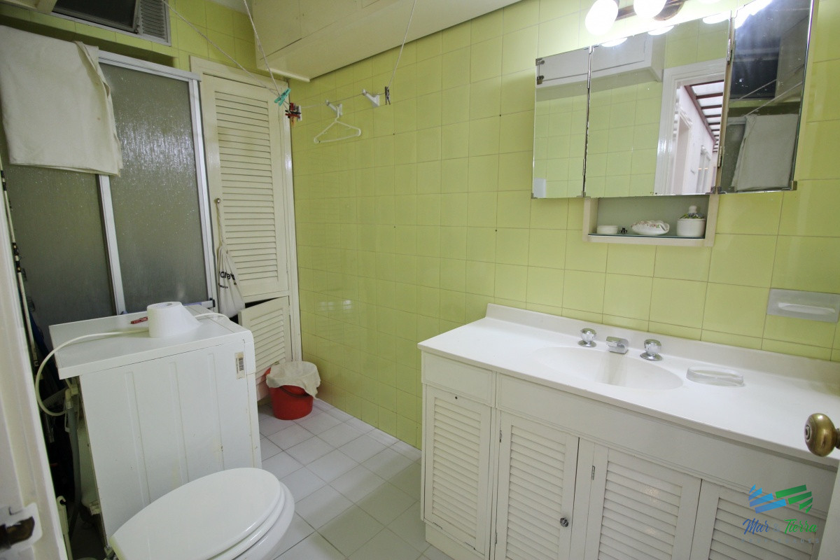 Apartamento ID.2502 - En venta apartamento 3 dormitorios en primera linea sobre Playa Mansa, Punta del Este.