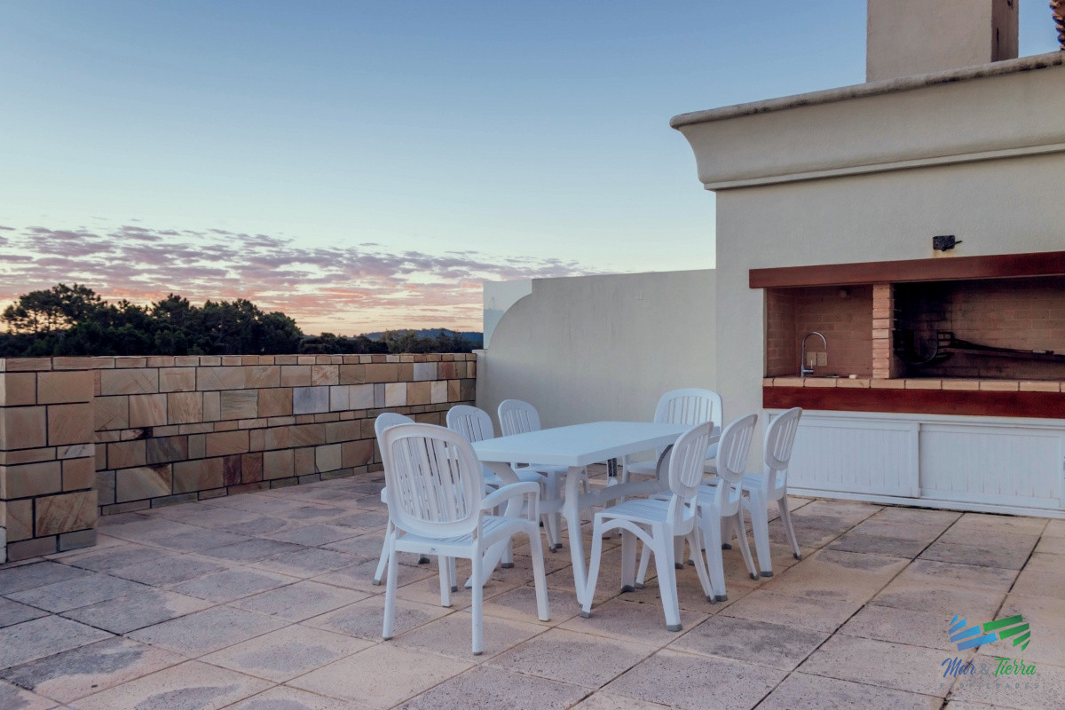 Apartamento ID.3947 - Venta de apartamento dúplex en complejo Veramansa sobre playa Mansa de punta del Este