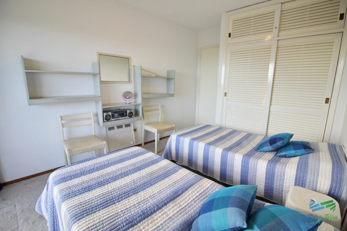 Apartamento ID.2502 - En venta apartamento 3 dormitorios en primera linea sobre Playa Mansa, Punta del Este.