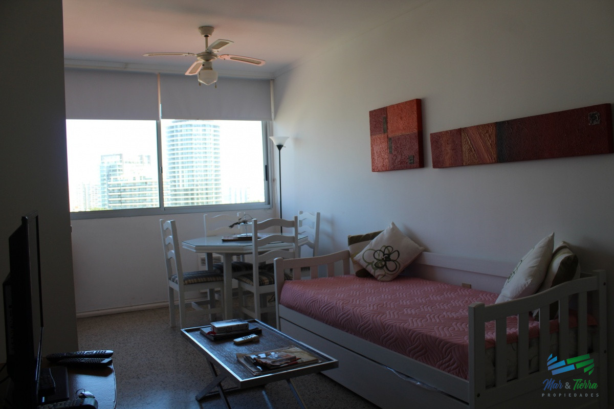 Apartamento ID.2668 - En venta, piso intermedio con vista despejada...