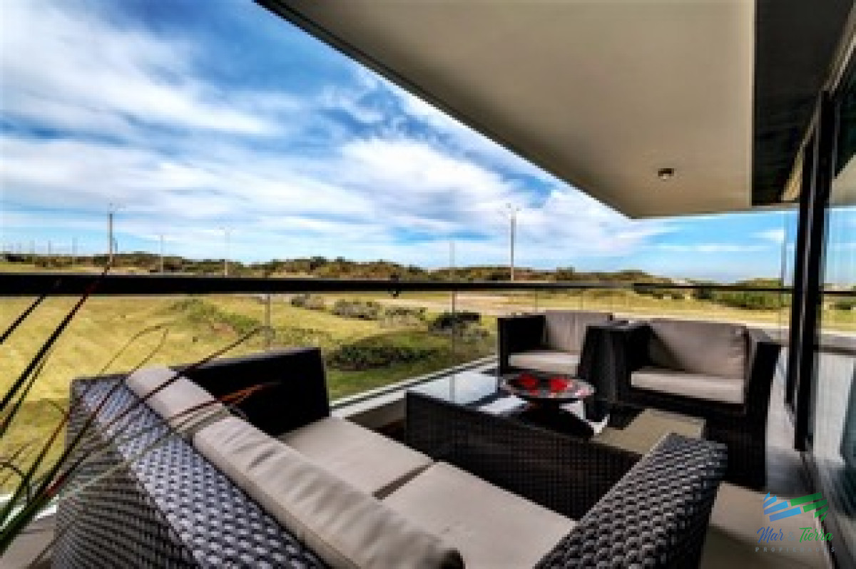 Apartamento ID.2724 - Vendo apartamento 4 dormitorios en primera línea de playa brava, Punta del Este.