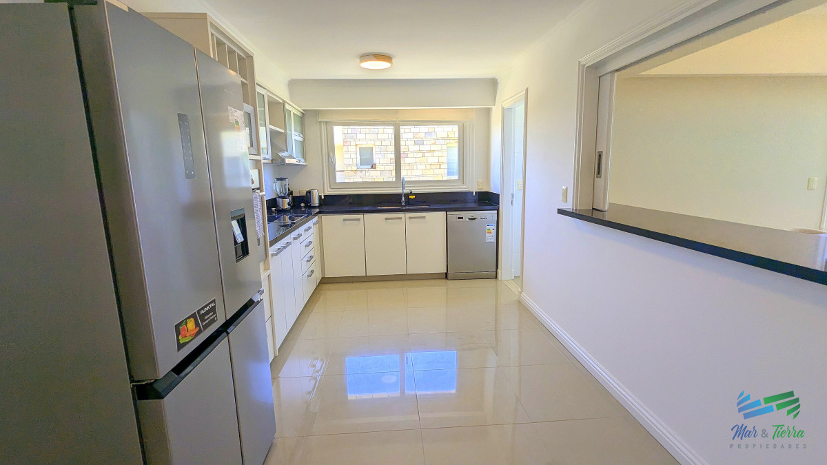 Apartamento ID.4211 - Venta de Apartamento 4 DORMITORIOS con vista al mar en VERAMANSA