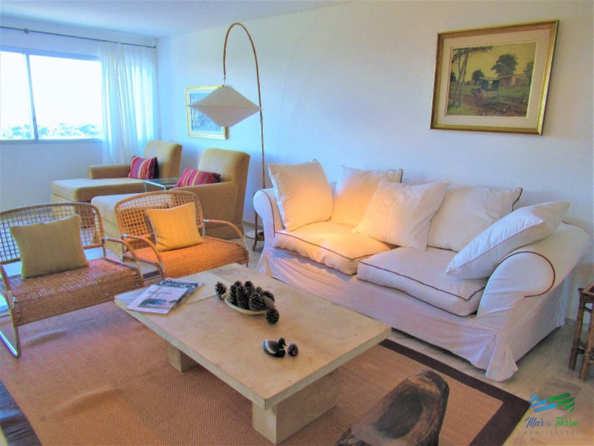 Apartamento ID.1513 - Dpto.reciclado, amplio y luminoso, con vistas de casi 360º.