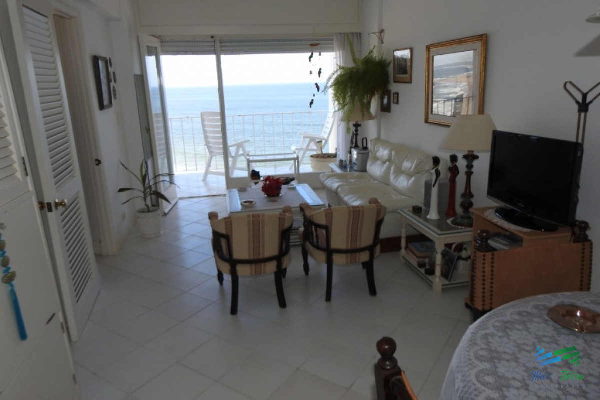 Apartamento ID.2201 - Oportunidad en venta Apartamento en piso alto, con vista franca al mar!!!, 