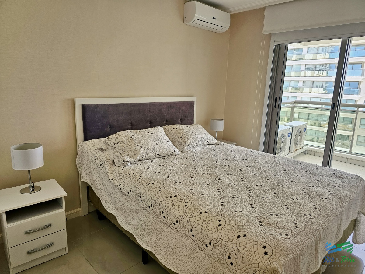 Apartamento ID.4433 - Alquiler apartamento Torre Imperiale de 4 dormitorios frente al mar, excelente vista y servicios, playa Brava, Punta del Este.