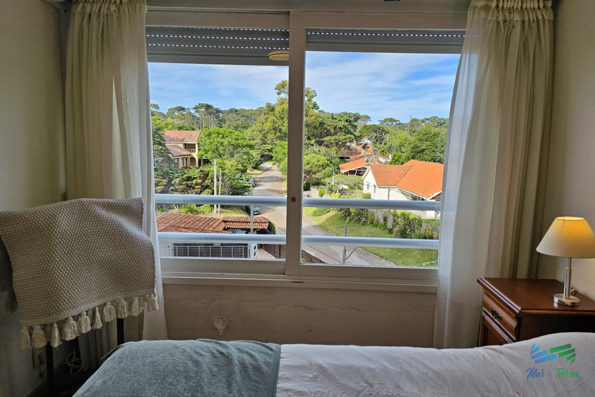 Apartamento ID.1483 - Alquilo apartamento INVERNAL reciclado 1 dormitorio en Punta del Este frente al mar, en playa mansa.