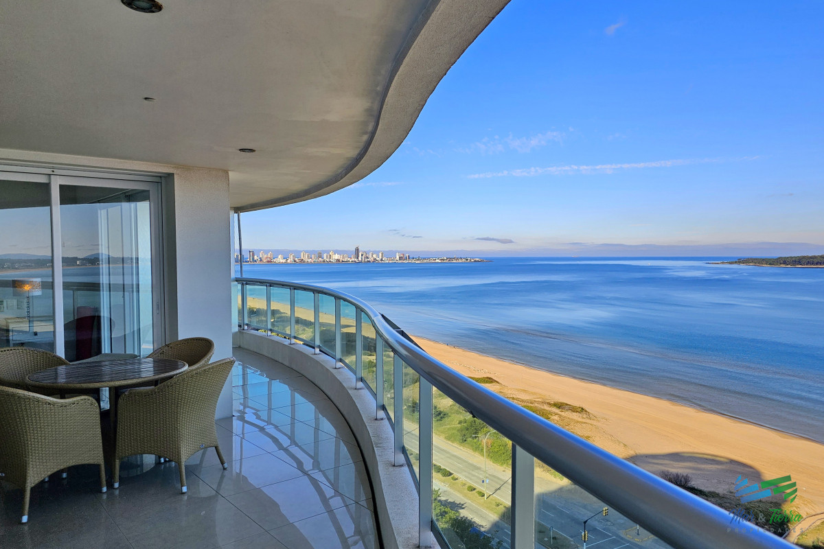Apartamento ID.3664 - Alquilo apartamento 3 dormitorios frente al mar con servicios, Playa Mansa, Punta del Este