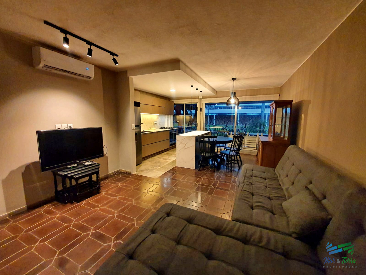 Apartamento ID.4750 - ALQUILER ANUAL, PENÍNSULA. DOS DORMITORIOS, DOS BAÑOS, MUY AMPLIO. 