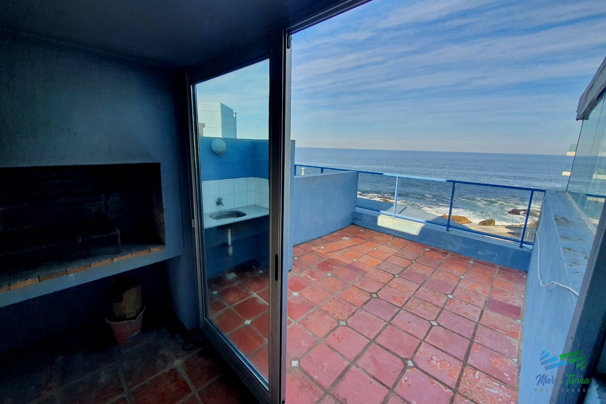 Apartamento ID.1063 - APARTAMENTO FRENTE AL MAR, EN VENTA. CON TERRAZA PRIVADA, EN LA PENÍNSULA, PUNTA DEL ESTE! 