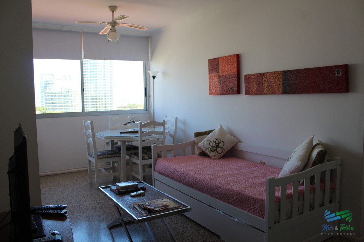 Apartamento ID.2668 - En venta, piso intermedio con vista despejada...
