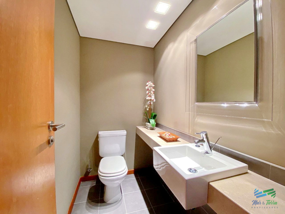Apartamento ID.4526 - APARTAMENTO CON VISTA, DISPONIBLE TEMPORADA 2026, 3 DORMITORIOS EN SUITE, PENÍNSULA, PUNTA DEL ESTE.