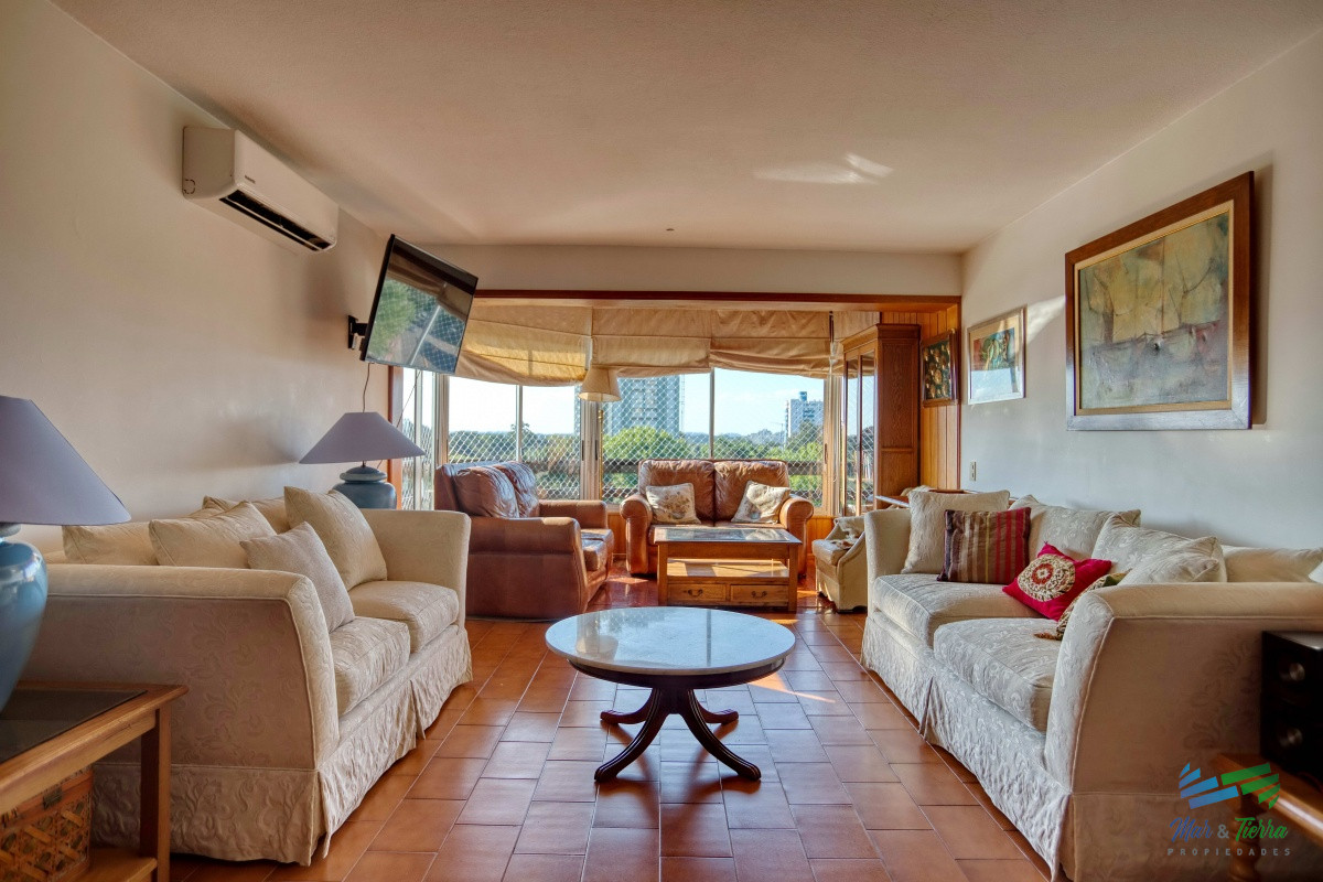 Apartamento ID.2532 - Alquilo apartamento de 3 dormitorios por verano, Roosevelt, Punta del Este.