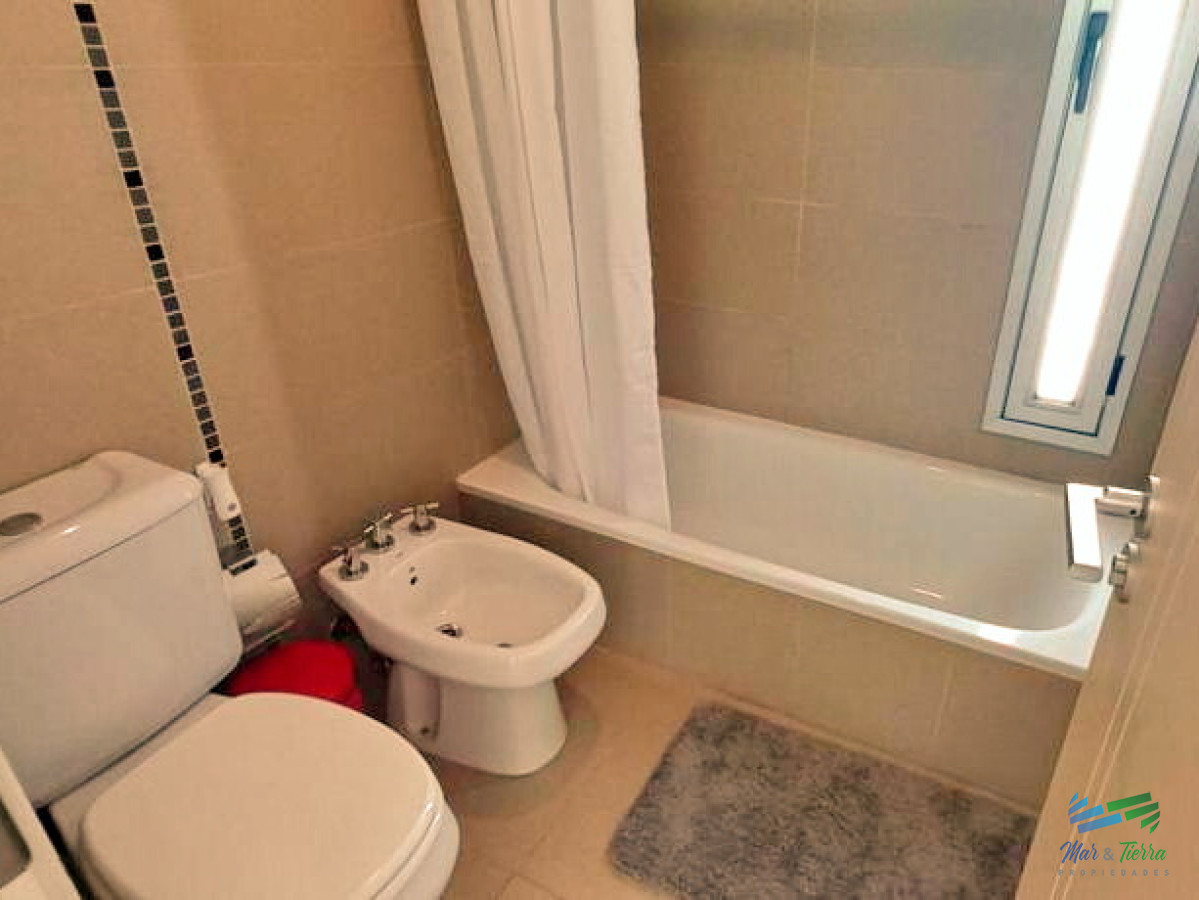Apartamento ID.4230 - En venta apartamento con garaje en Peninsula, cerca Puerto Punta del Este.