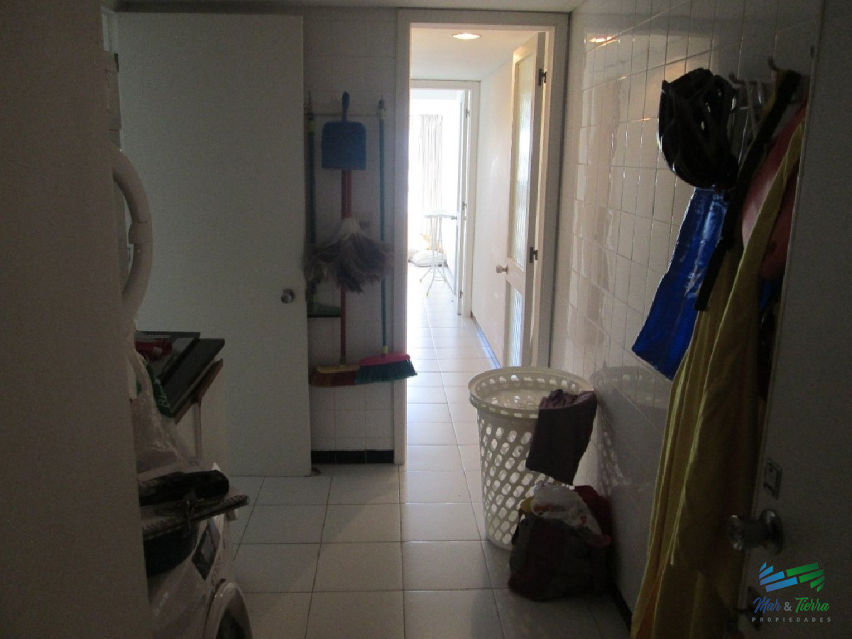 Apartamento ID.2152 - Excelente oportunidad... torre de categoría, con excelentes servicios, ubicado en primera línea sobre playa brava