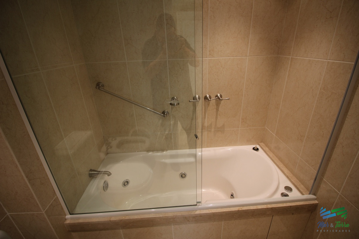 Apartamento ID.2446 - APARTAMENTO EN VENTA DE 3 DORMITORIOS + SERVICIO, PLAYA MANSA, PUNTA DEL ESTE 