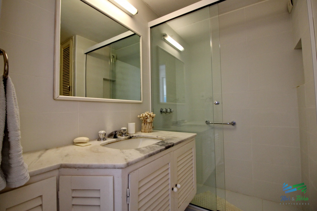 Apartamento ID.2712 - En alquiler, piso alto , primera línea sobre la brava!!!