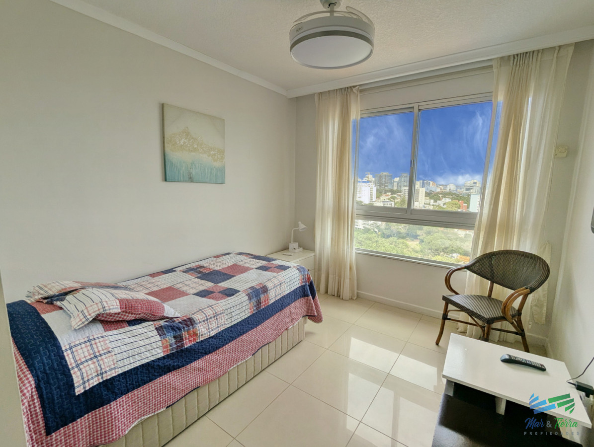 Apartamento ID.5703 - Alquiler en baja temporada en Ocena Drive Punta del Este, 3 dormitorios