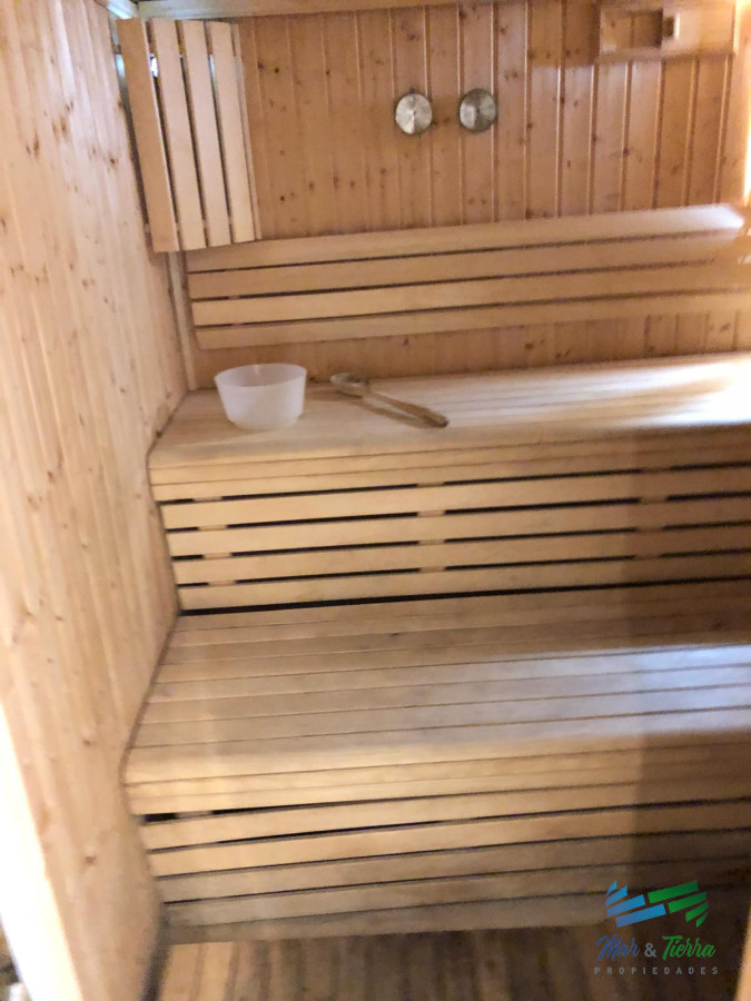 Apartamento ID.2252 - En venta.. excelente oportunidad , edificio con servicios, a pasitos del mar.