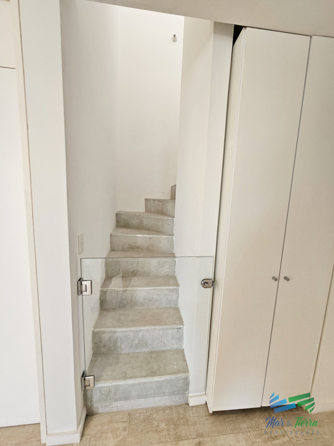 Apartamento ID.5677 - Alquiler anual apartamento penthouse frente al mar 3 dormitorios, Playa Mansa, Pinares, Punta del Este.