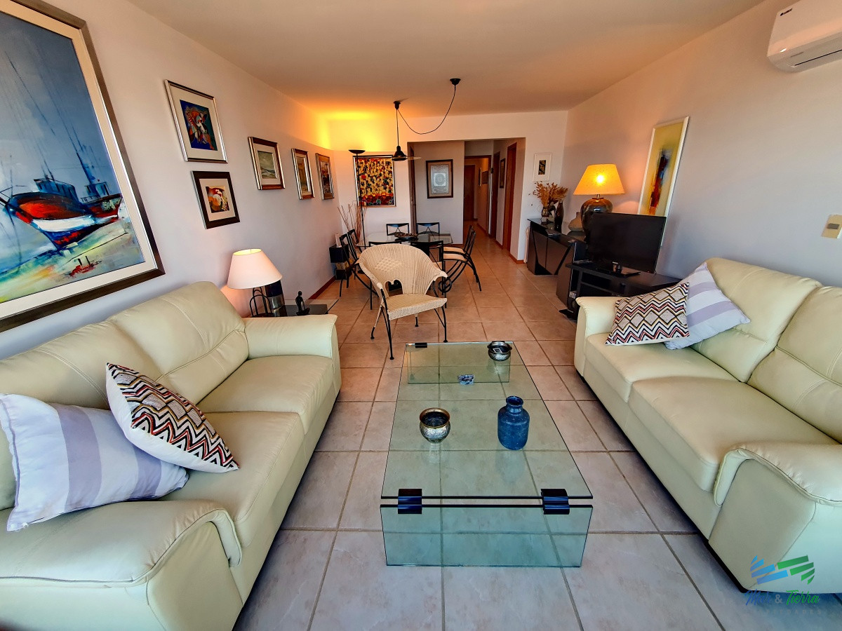 Apartamento ID.183 - Vendo o alquilo apartamento 3 dormitorios en primera línea en Penínsulta, Punta del Este 