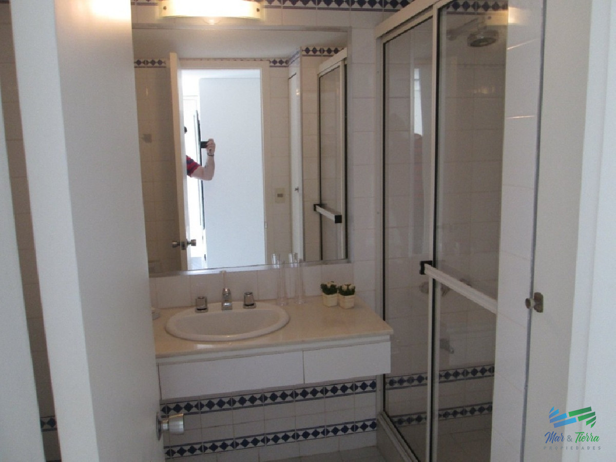 Apartamento ID.2152 - Excelente oportunidad... torre de categoría, con excelentes servicios, ubicado en primera línea sobre playa brava