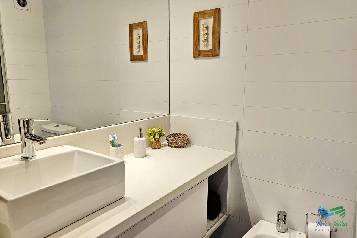 Apartamento ID.5049 - ALQUILER DE INVIERNO, 3 DORMITORIOS SOBRE AV ROOSEVELT, EDIFICIO CON SERVICIOS.