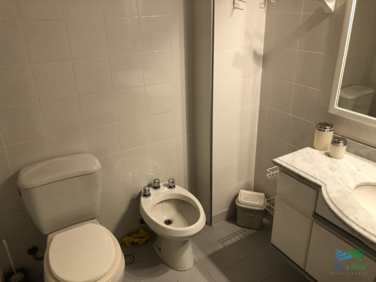 Apartamento ID.2275 - En venta.. piso intermedio, planta amplia muy luminosa, en excelente condiciones.