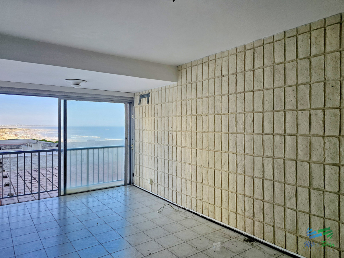 Apartamento ID.5680 - Venta de apartamento de 1 y medio dormitorios con vista al mar en Península, Punta del Este