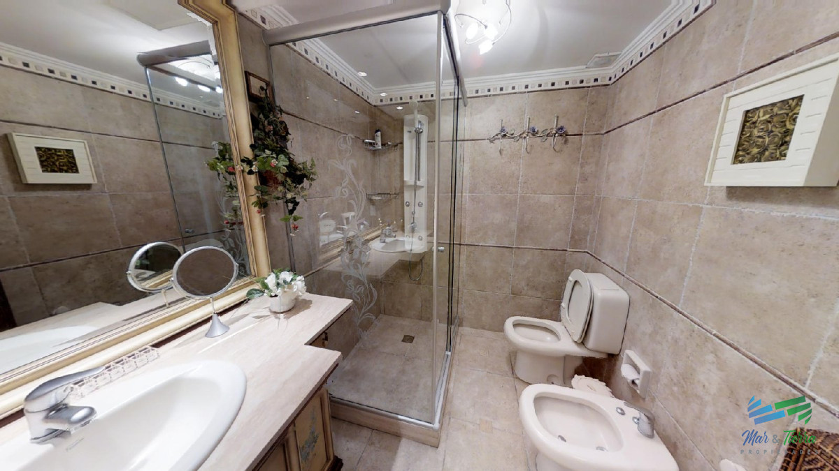 Apartamento ID.2110 - Espectacular planta, reciclada con materiales de primera calidad!!! cuenta 180 m2.