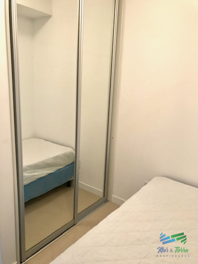 Apartamento ID.209 - Apartamento en Alquiler a una cuadra del mar (Playa Mansa)  en torre nueva, con todos y excelentes servicios .