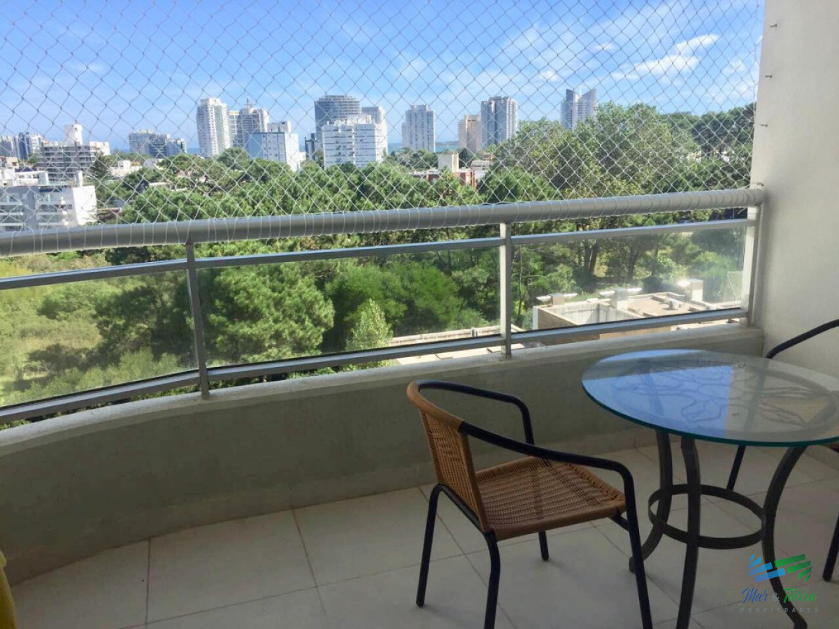 Apartamento ID.712 - Vendo apartamento en Punta del Este, a pocas cuadras de la brava con muy buenos servicios.