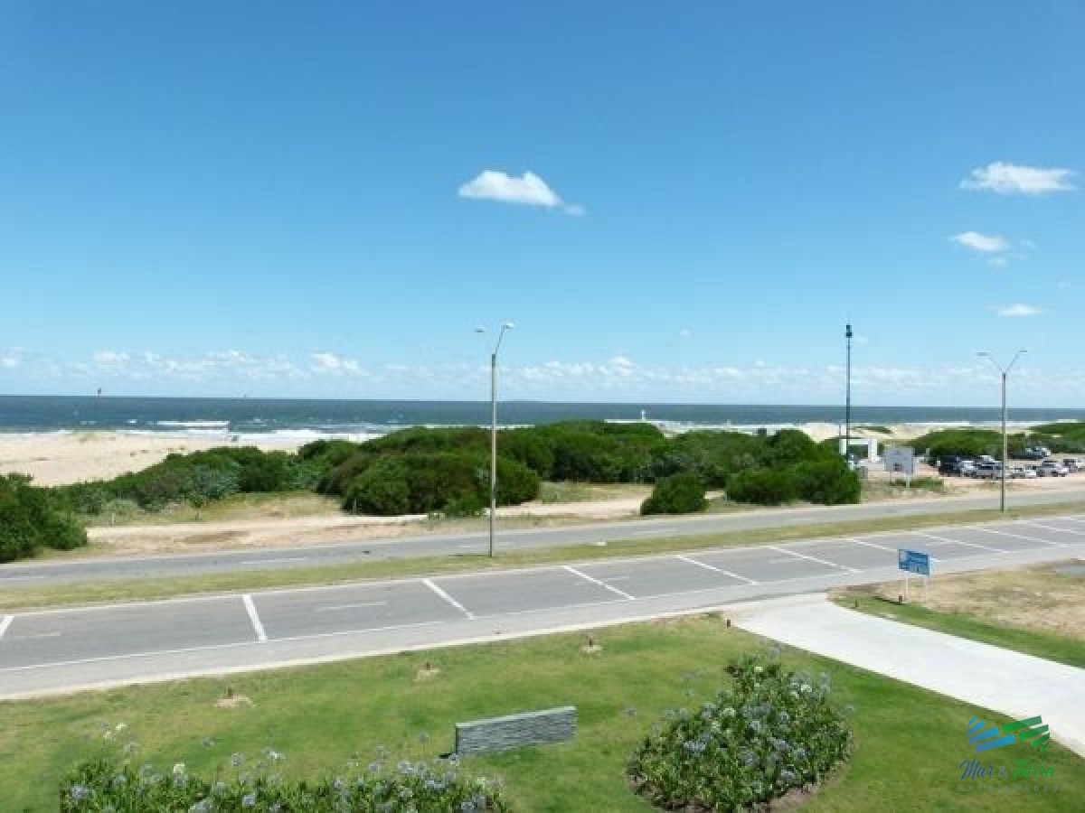 Apartamento ID.2908 - Vendo departamento 3 dormitorios con vista al mar, primera linea, Brava, Rincon del Indio, Punta del Este.