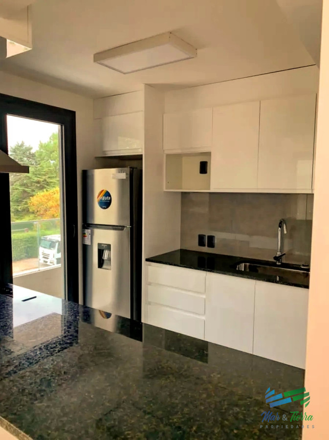 Apartamento ID.3276 - Alquilo anual apartamento de 2 dormitorios. Roosevelt, Punta del Este