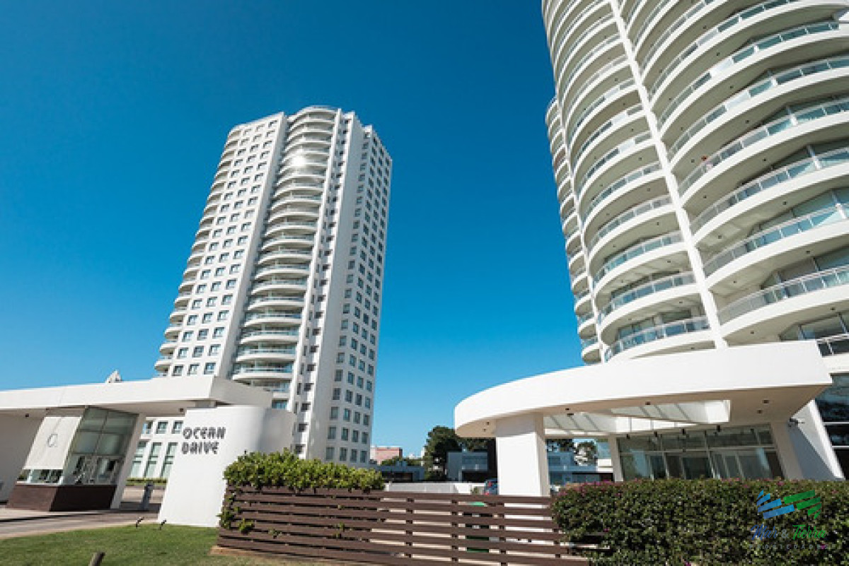Apartamento ID.5561 - Apartamento A Estrenar En Punta Del Este  Ocean Drive Country Torre Ii  Piso 7 Con Cochera (traspaso)