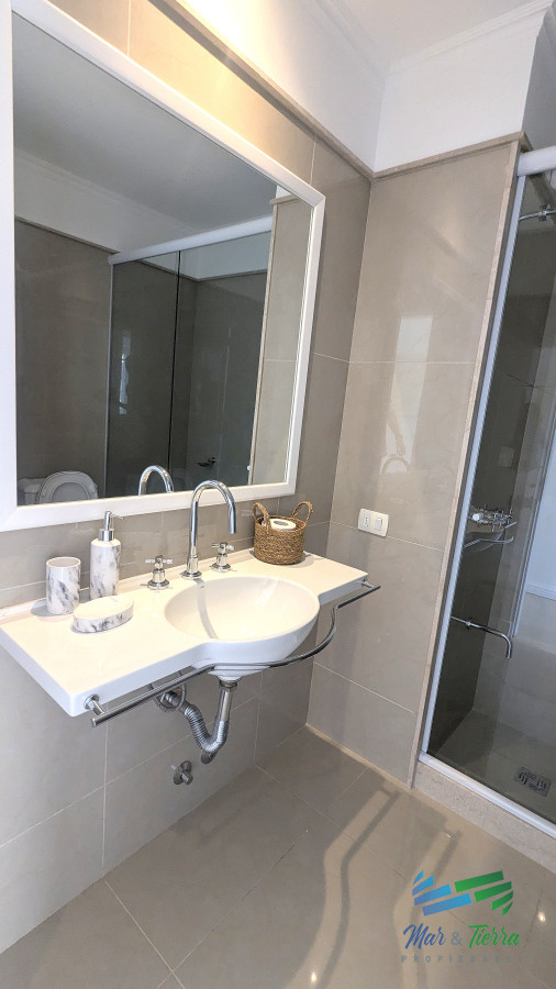Apartamento ID.4955 - Venta de apartamento Petnhouse 3 dormitorios 3 baños frente al mar, playa MansaPunta del Este 