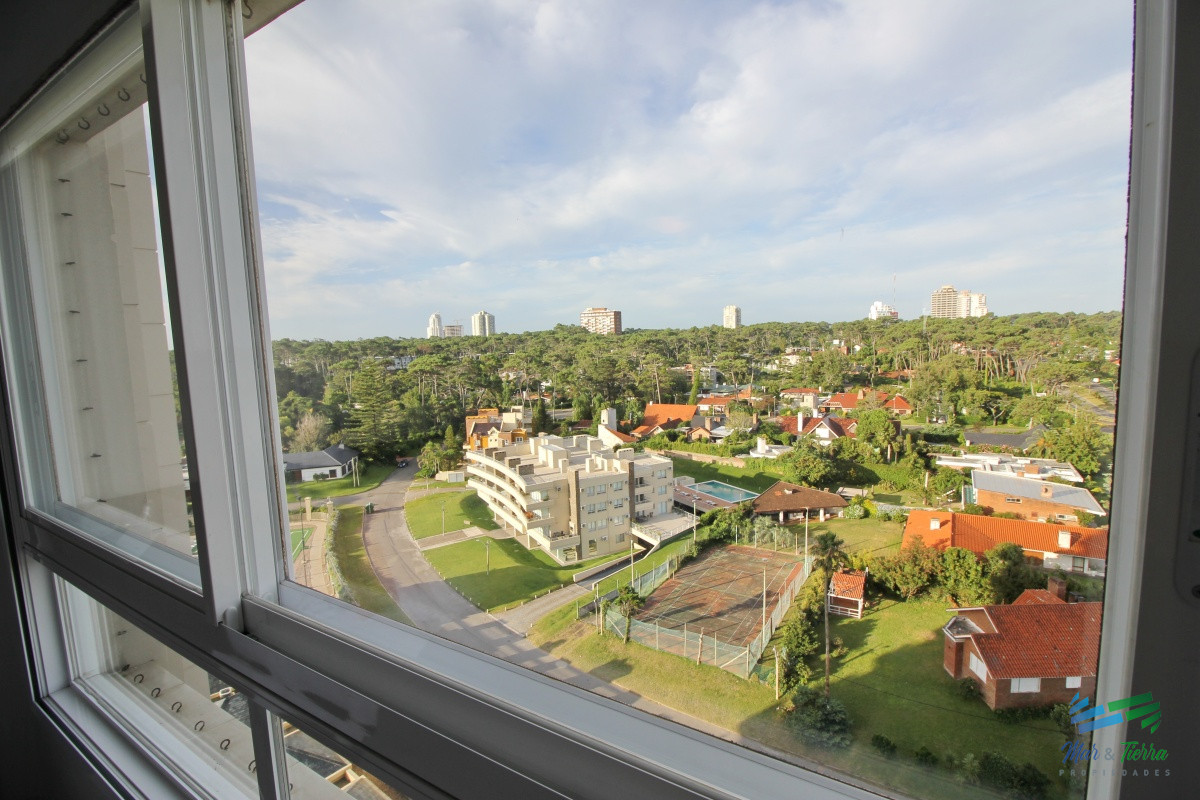 Apartamento ID.2446 - APARTAMENTO EN VENTA DE 3 DORMITORIOS + SERVICIO, PLAYA MANSA, PUNTA DEL ESTE 