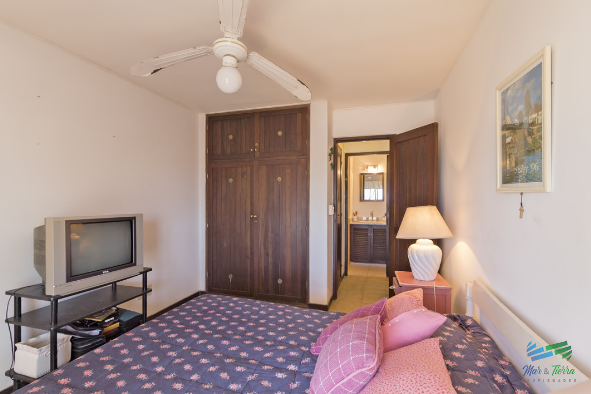 Apartamento ID.2489 - Departamento 3 dormitorios en venta, reciclado, frente al mar, Peninsula, Punta Del Este.