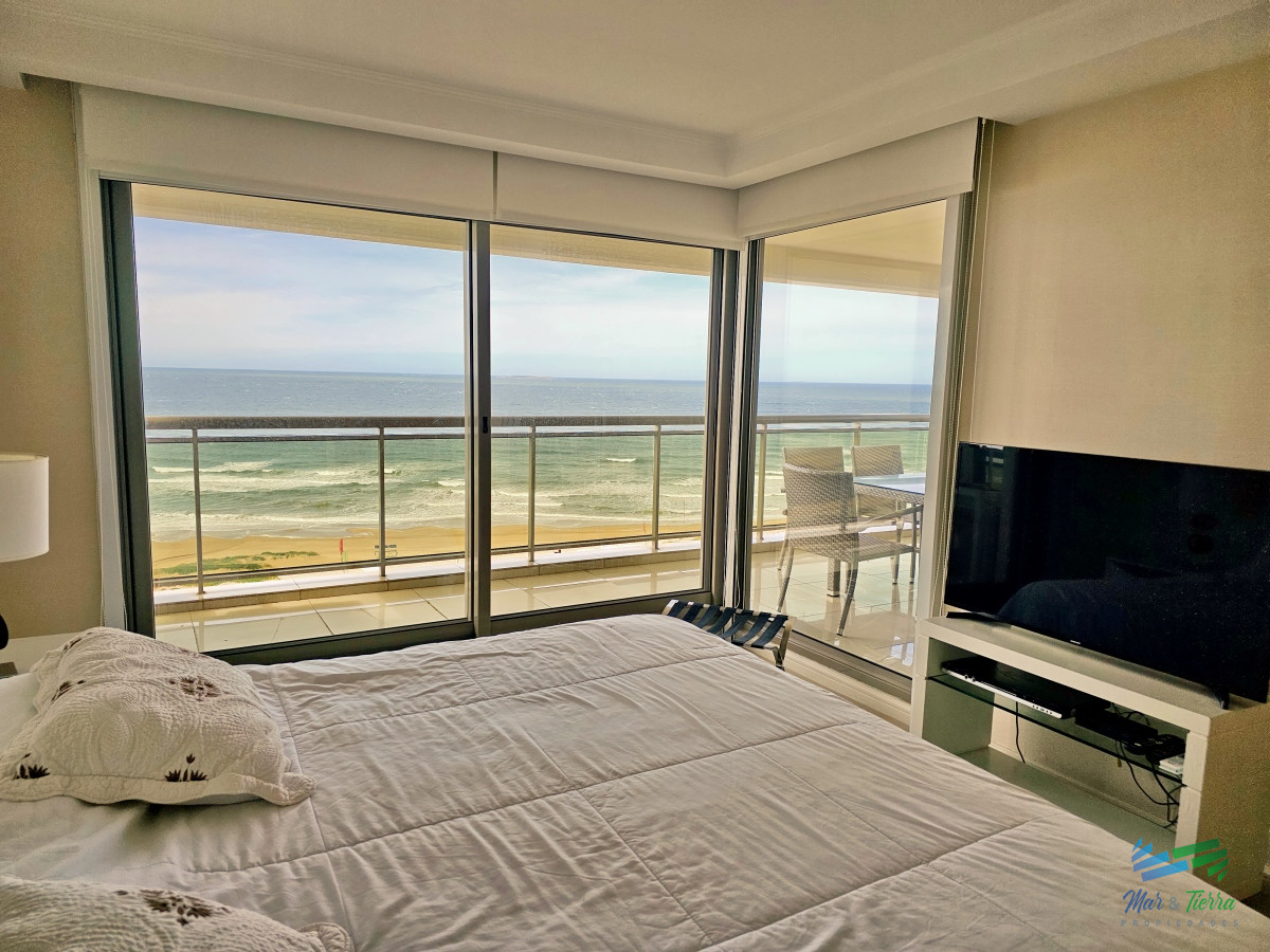 Apartamento ID.4433 - Alquiler apartamento Torre Imperiale de 4 dormitorios frente al mar, excelente vista y servicios, playa Brava, Punta del Este.