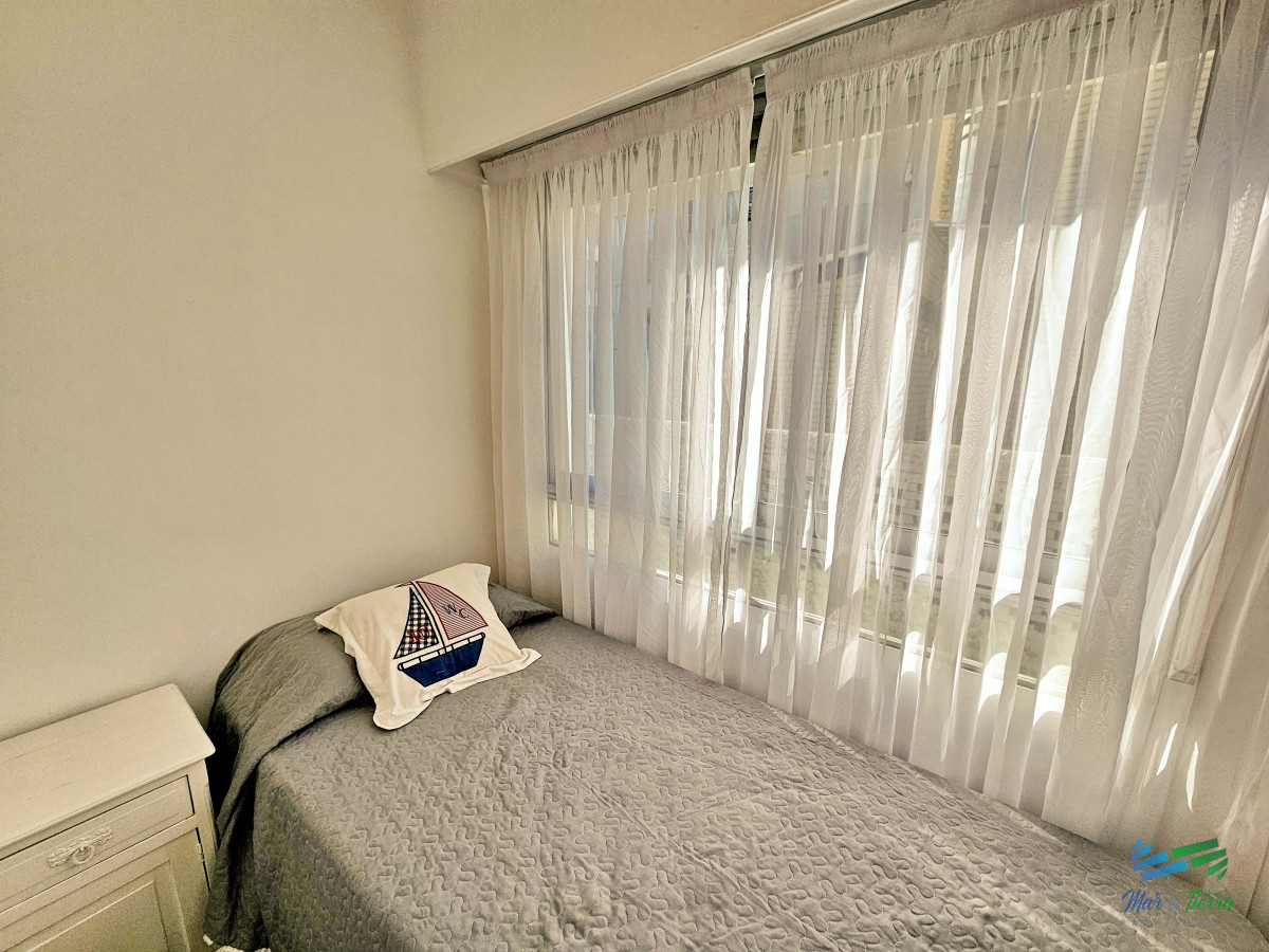 Apartamento ID.2373 - En venta apartamento reciclado, 1 dormitorio y medio con cochera en Peninsula, Punta del Este.