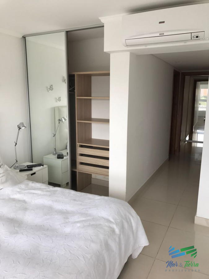 Apartamento ID.2961 - En venta.. piso alto , torre de categoría con excelente ubicación y servicios.