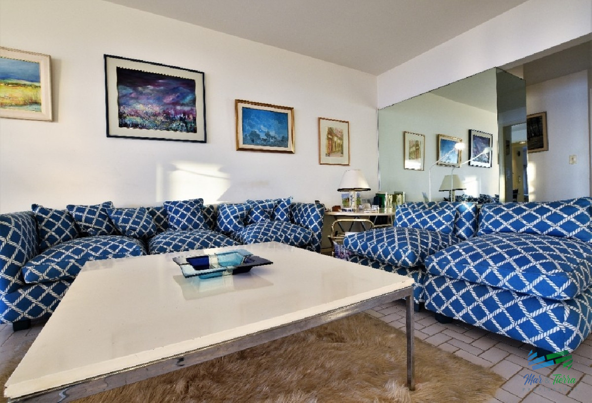 Apartamento ID.2156 - Venta de Apartamento 2 dormitorios en Playa Mansa, Punta del Este.  